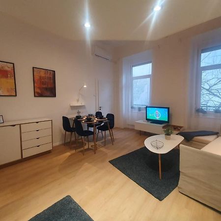 Petofi Apartment With Air Condition Budapeste Exterior foto